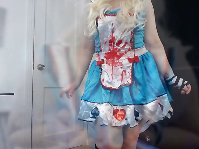 Jennifer Storm shows off her fat ass and toys her slit