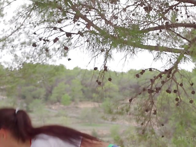 Fitness girl Yarina A jumping rope and posing naked