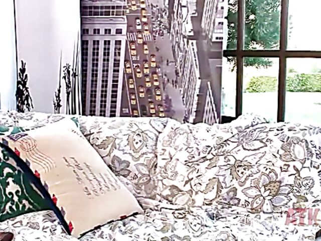 Staci May bangs her pink pussy with a toy