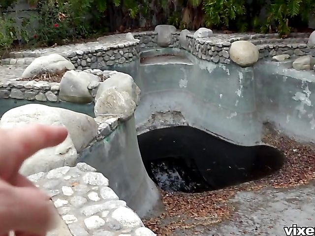 Outdoor sex in the backyard with shaved girl Kara Faux