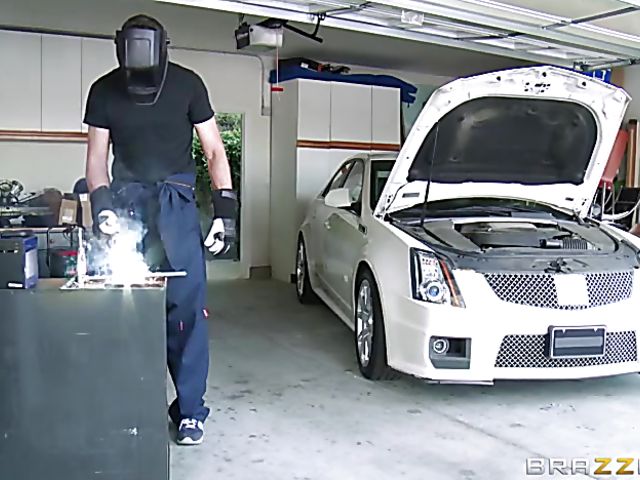 Perfect body babe Samantha Saint has sex with a car mechanic