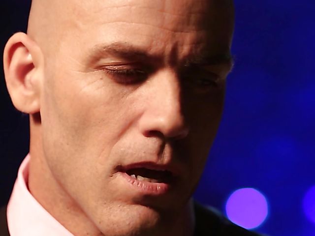 Riley Steele lesbian loving in the dark