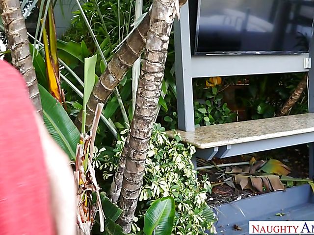 Huge tits MILF Jazmyn showering and fucking outside