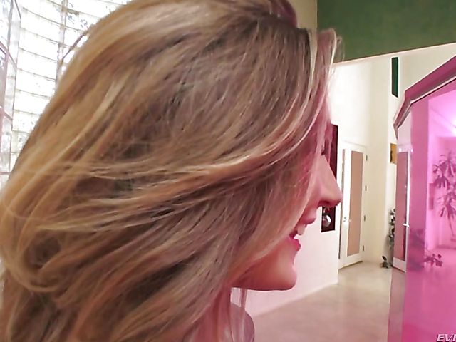 Latex anal with long leg MILF Mona Wales