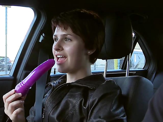 This short hair teen loves toys and dick