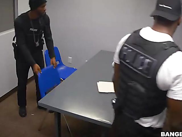 Interracial outdoor 3some with black cops fucking Kiki Parker