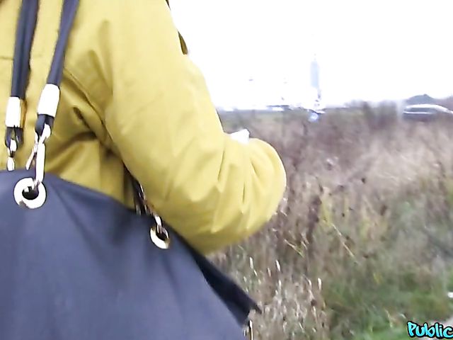 Sex for cash in the car with a sweet amateur