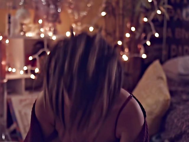 Throat fuck and hard pussy pounding for teen Daisy Haze