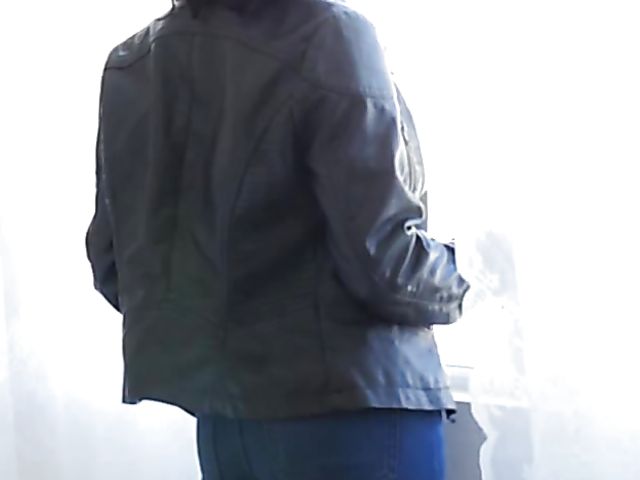 Bubble butt teen Holly Hendrix prefers anal