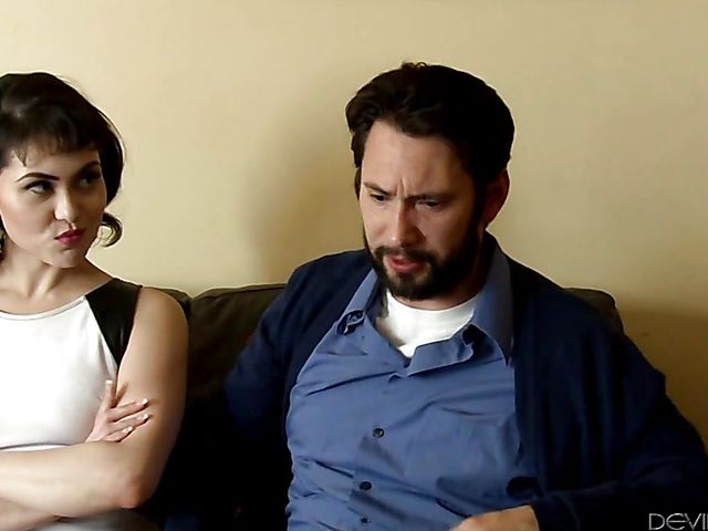 Audrey Noir and Kimberly Chi do mom and daughter threesome