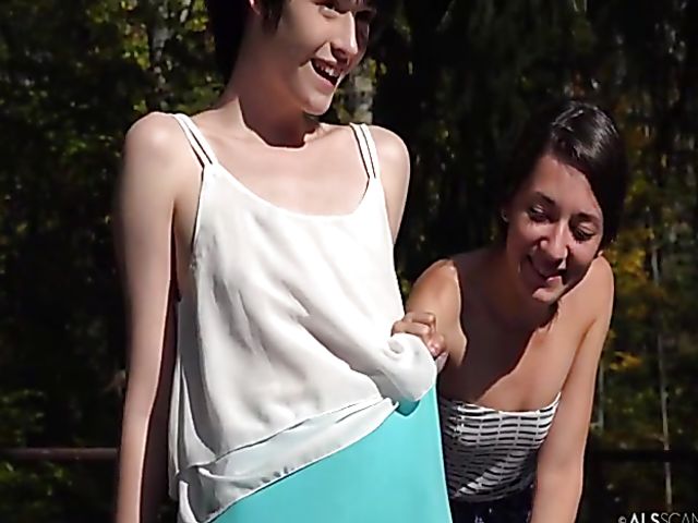 Lesbian Ivy Auras loose pussy fisted outdoors