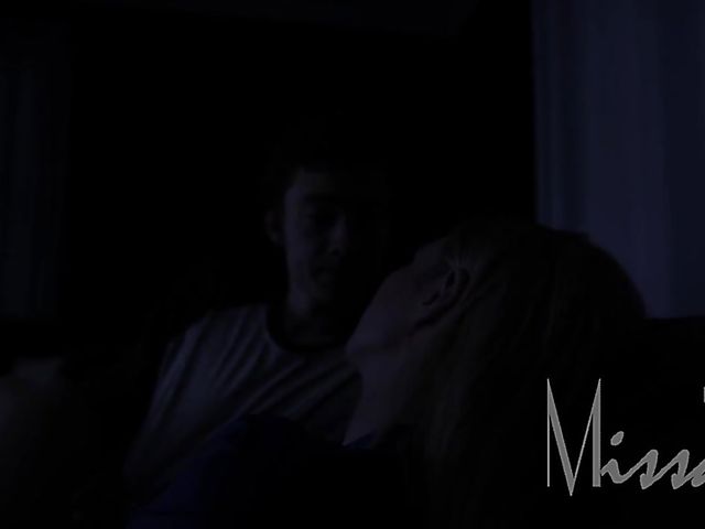 Scary handjob in the dark from a blonde girl