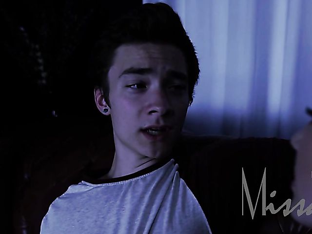 Scary handjob in the dark from a blonde girl