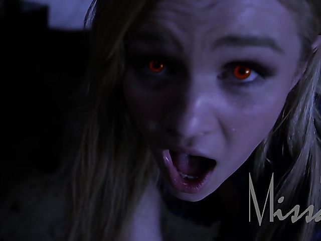 Scary handjob in the dark from a blonde girl