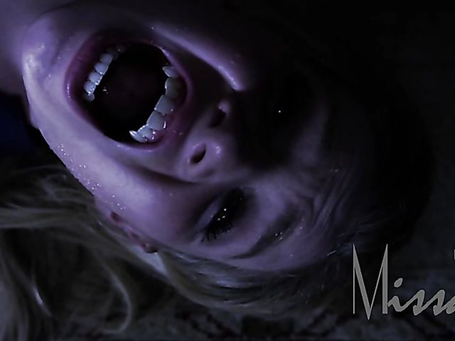 Scary handjob in the dark from a blonde girl