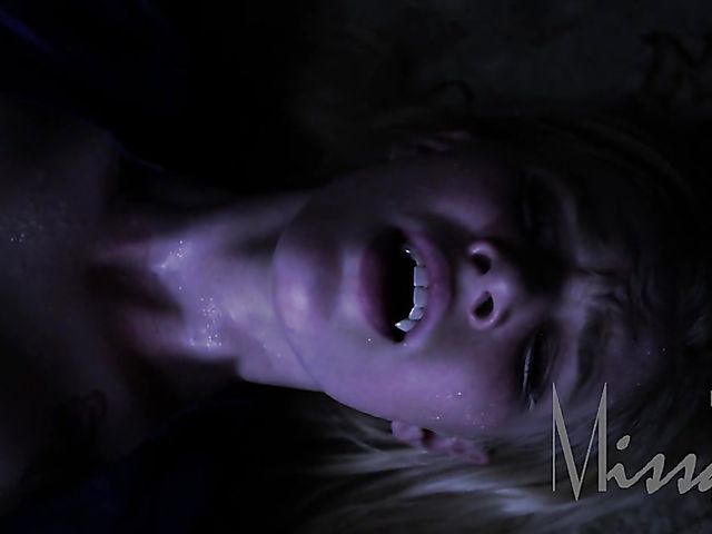 Scary handjob in the dark from a blonde girl