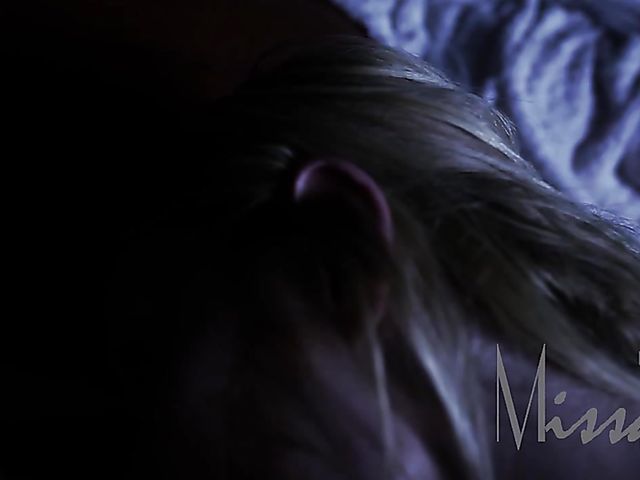 Scary handjob in the dark from a blonde girl