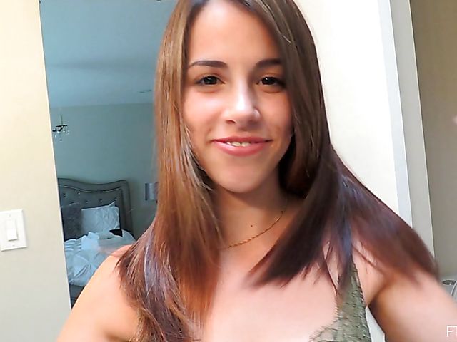 Playful teen Chloe loves pussy insertions