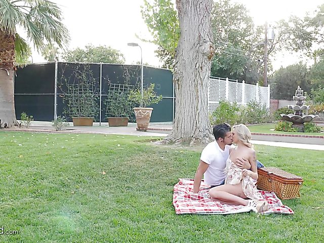 Slim teen Emma Hix gets nailed in the open air