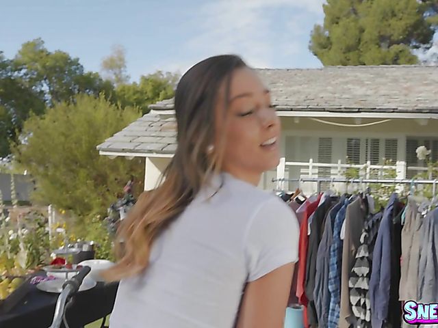 Sneaky sex in the yard with nasty teen Jaye Summers