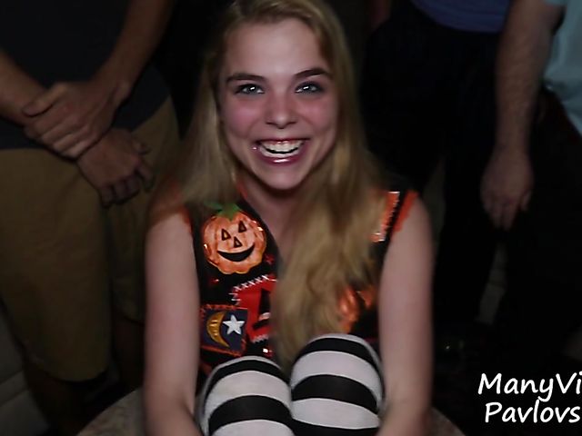 Blonde bukkake slut Cloe Palmer milks cocks