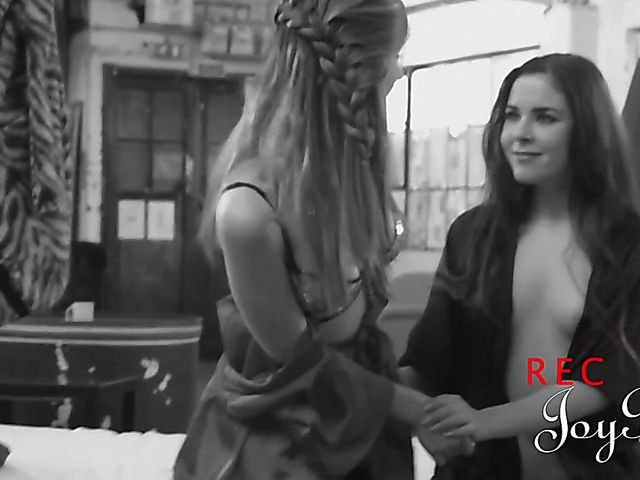 International FFM threesome with Stella Cox and Amber Nevada