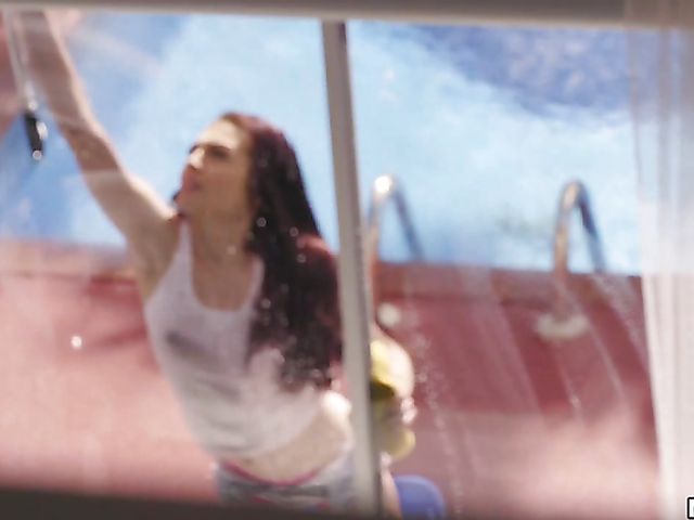 Tiny young girl Kandi Quinn loves it big