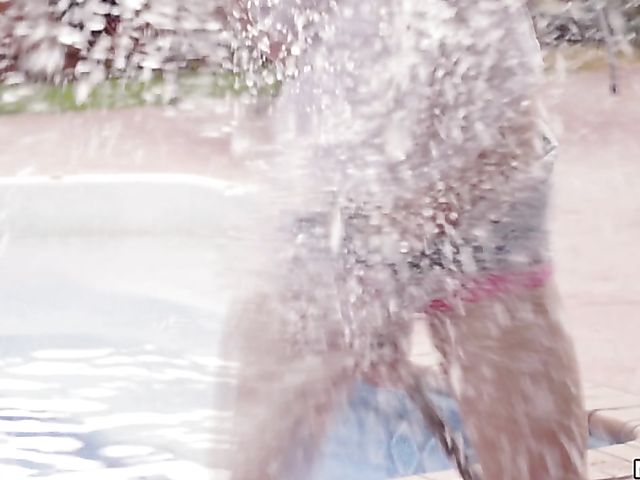 Tiny young girl Kandi Quinn loves it big