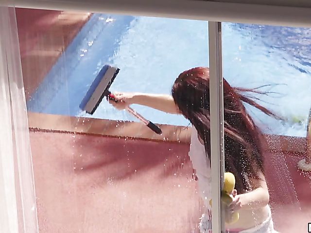 Tiny young girl Kandi Quinn loves it big