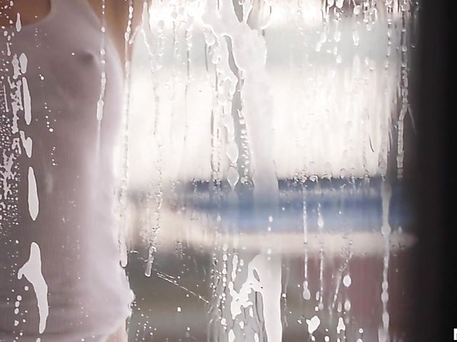 Tiny young girl Kandi Quinn loves it big