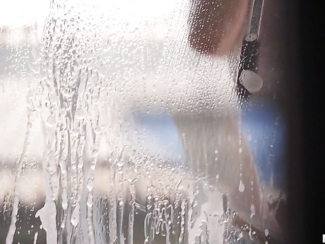 Tiny young girl Kandi Quinn loves it big