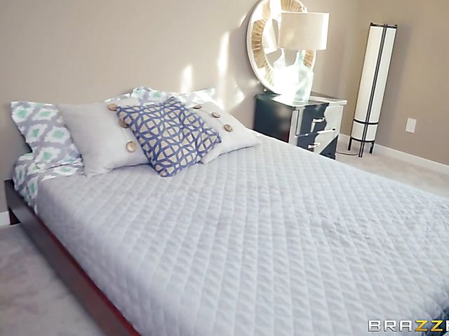 Big cock anal 3some with Mandy Muse and Holly Hendrix