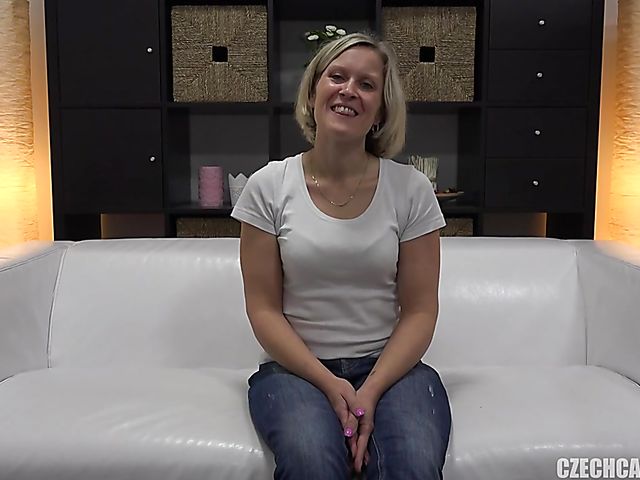 Czech MILF Marie gets a fuck in POV on casting
