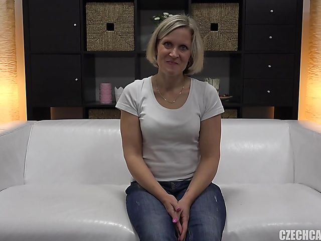 Czech MILF Marie gets a fuck in POV on casting