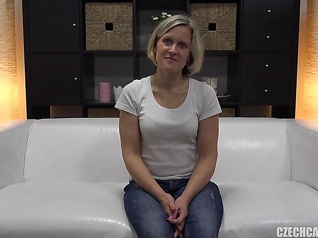 Czech MILF Marie gets a fuck in POV on casting