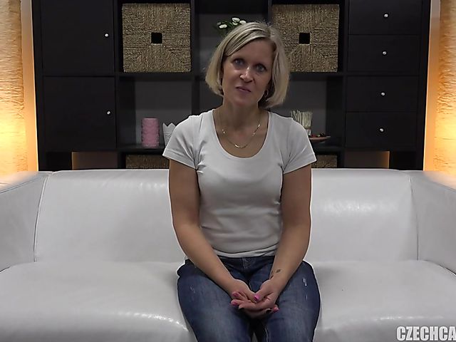 Czech MILF Marie gets a fuck in POV on casting