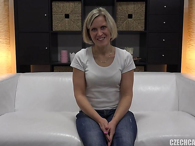Czech MILF Marie gets a fuck in POV on casting