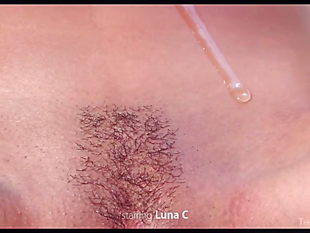 Luna C - Oiled ebony fingering her nice pussy