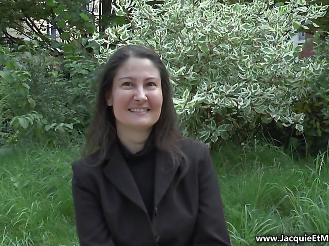 Amateur anal sex with an easy brunette