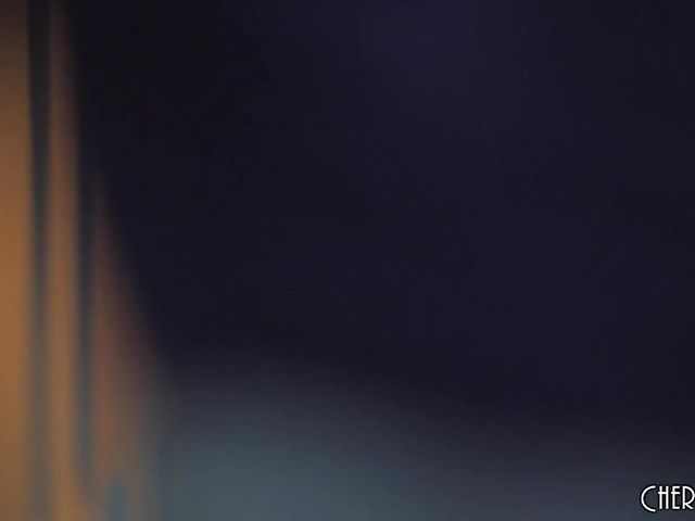 Watch Jenna Sativa finger fuck herself