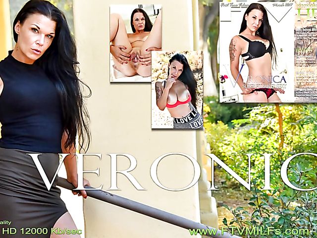 MILF solo with all sorts of sex toys