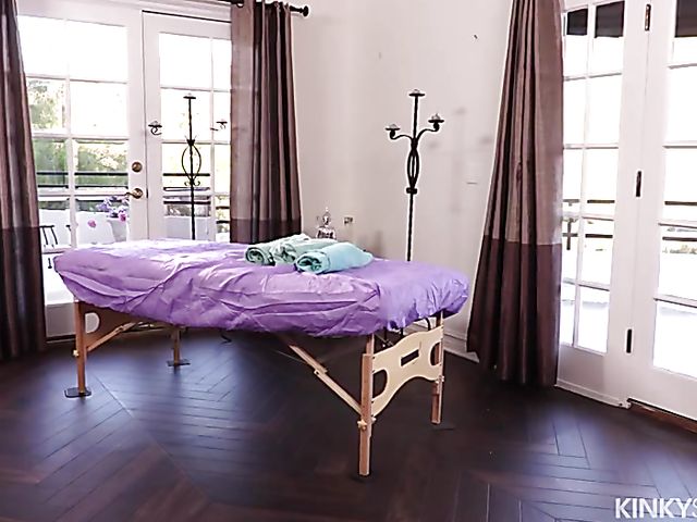 AJ Applegate gets dicked in the massage room