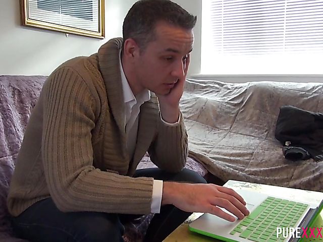 Roxxy Lea with sexy boobs gets hard fucked in bed