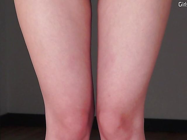 Japanese shaver Mikie pussy closeup