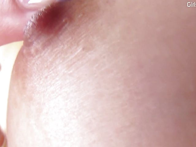 Japanese shaver Mikie pussy closeup