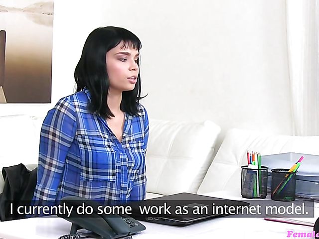 Daphne and Lisa Wolf lesbian casting