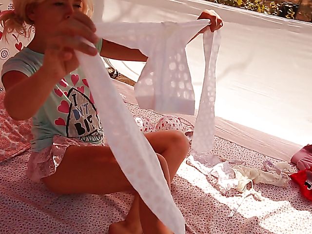 Pantyhose teen Liza flashes her pussy