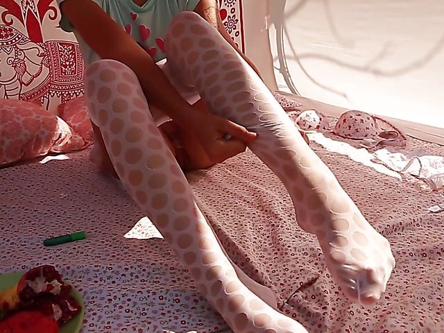 Pantyhose teen Liza flashes her pussy