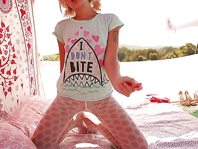 Pantyhose teen Liza flashes her pussy