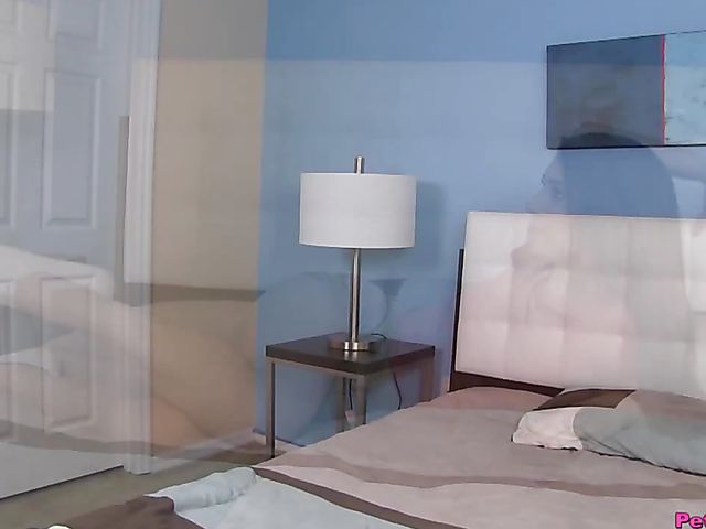 Teen riding man meat in the bedroom